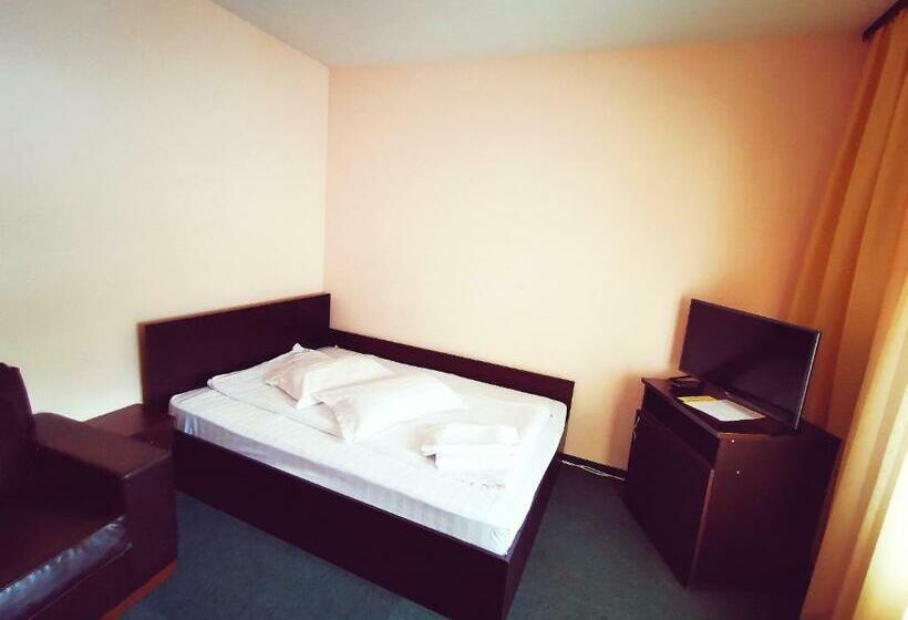 חדר משפחתי, Paraul Rece