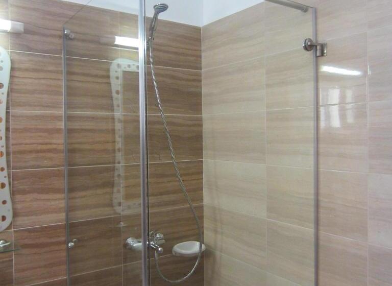 סוויטת ג'וניור, Regal