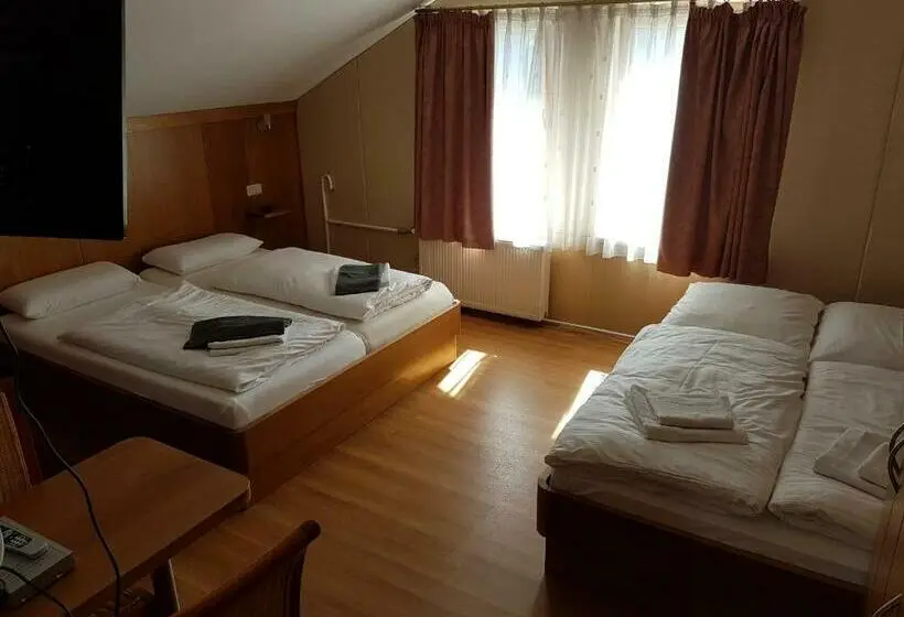 Comfort Kolmen Hengen Huone, Restaurant Sophienaue
