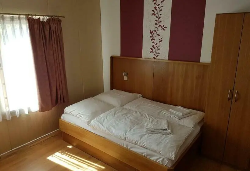 Comfort Kolmen Hengen Huone, Restaurant Sophienaue