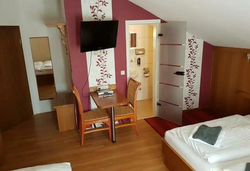 Comfort Kolmen Hengen Huone, Restaurant Sophienaue