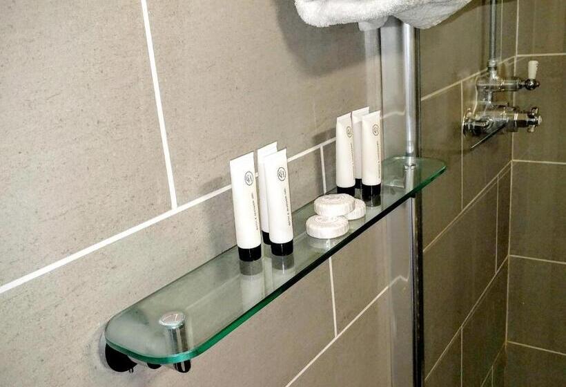 غرفة قياسية مطلّة علي البحر مزوَّدة بشُرفة, Smiths