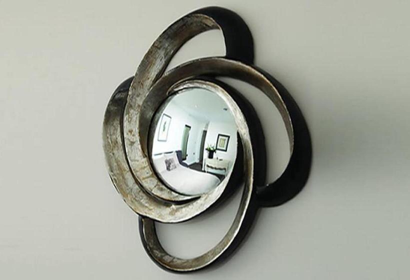 شقة إدارية غرفة واحدة, Smiths