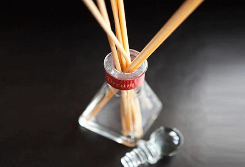 شقة إدارية غرفة واحدة, Smiths