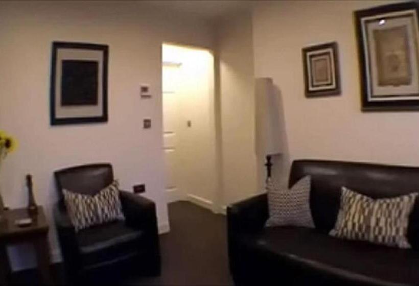 شقة إدارية غرفة واحدة, Smiths