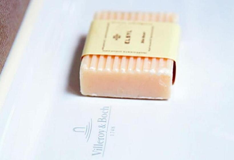 شقة إدارية غرفة واحدة, Smiths