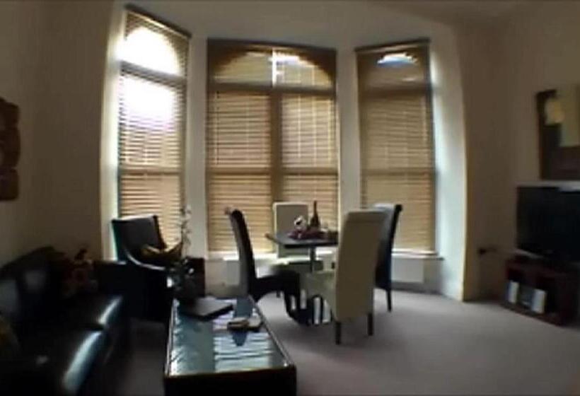 شقة إدارية غرفتين نوم, Smiths