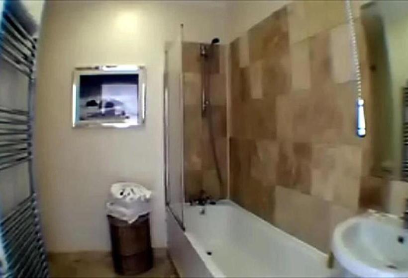 شقة إدارية غرفتين نوم, Smiths