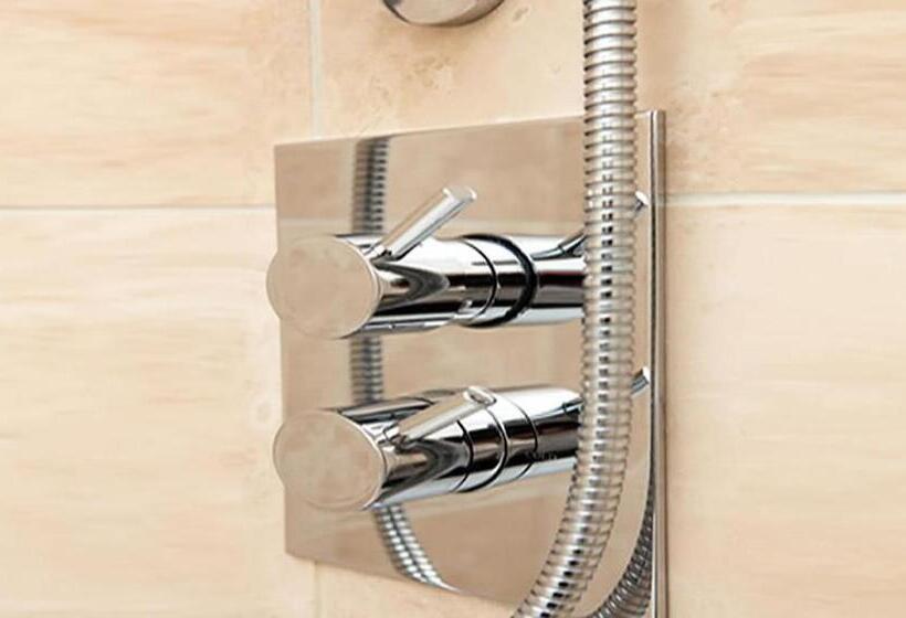 شقة إدارية غرفتين نوم, Smiths