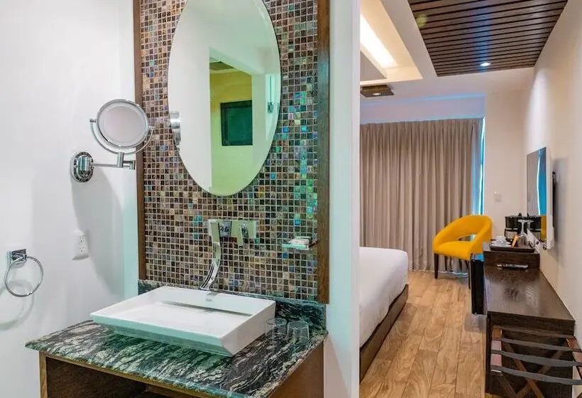Suite King Bed