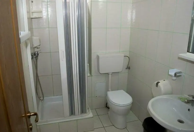 اتاق خانوادگی, Tiberius Residence