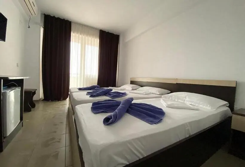 اتاق استاندارد سه نفره, Tiberius Residence