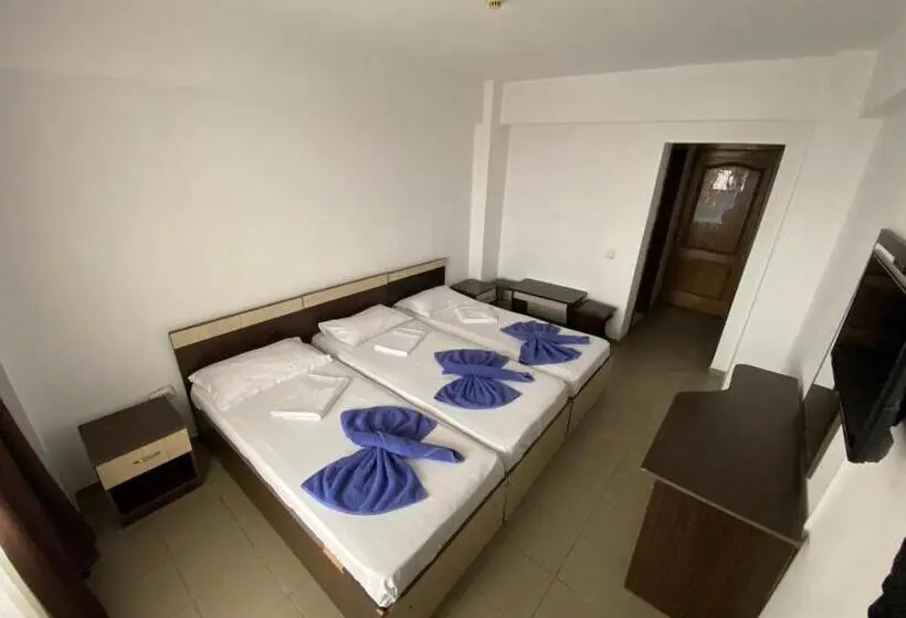 اتاق استاندارد سه نفره, Tiberius Residence