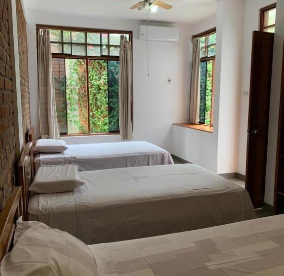 Трехместный Номер Стандарт Вид на Сад, Alojamiento Familiar Custodia