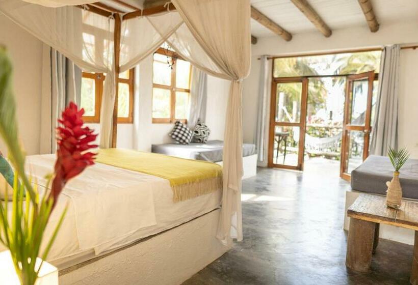 اتاق لوکس با چشم‌انداز دریا, Casa Coraje