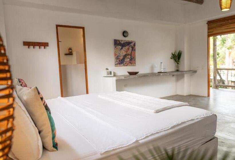 اتاق لوکس سه تخته, Casa Coraje