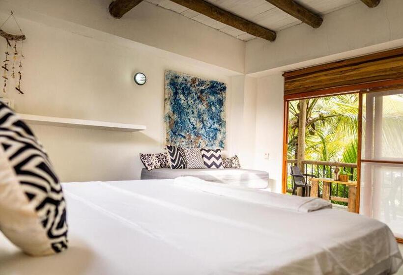 اتاق لوکس سه تخته, Casa Coraje