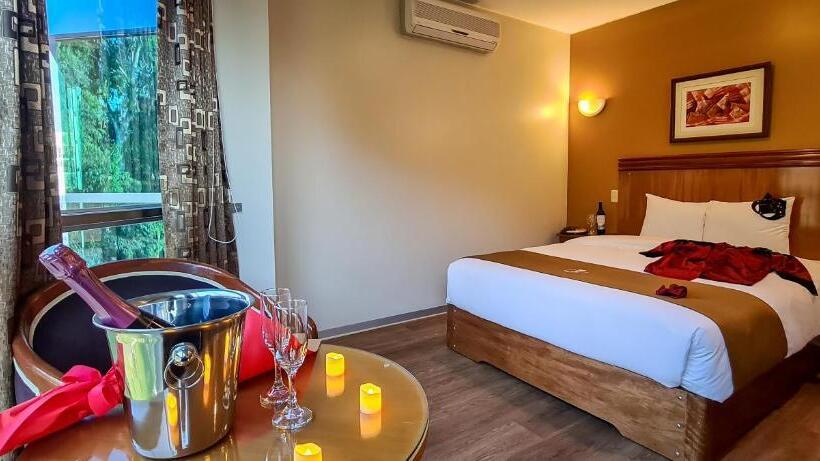 小型套房, 44 Vip