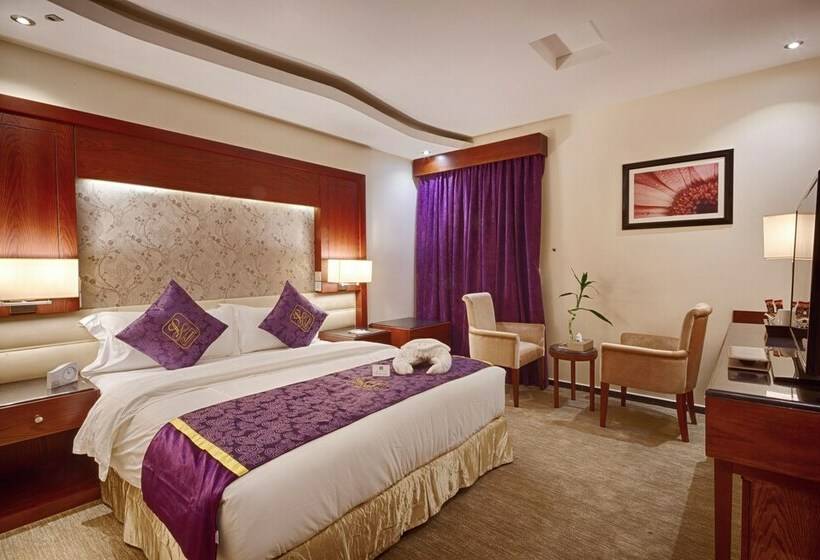 Camera Standard, Lavona