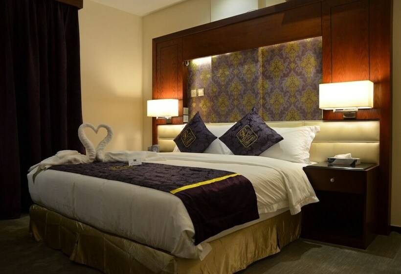 Camera Standard, Lavona