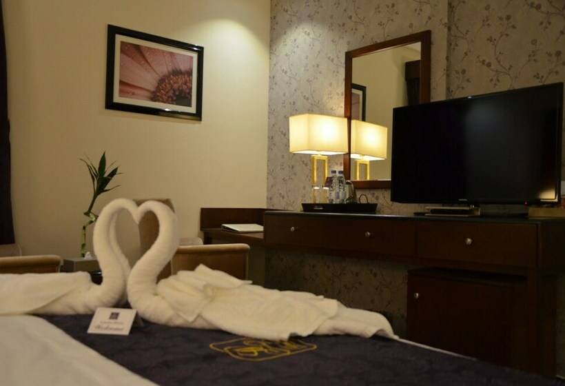 Camera Standard, Lavona