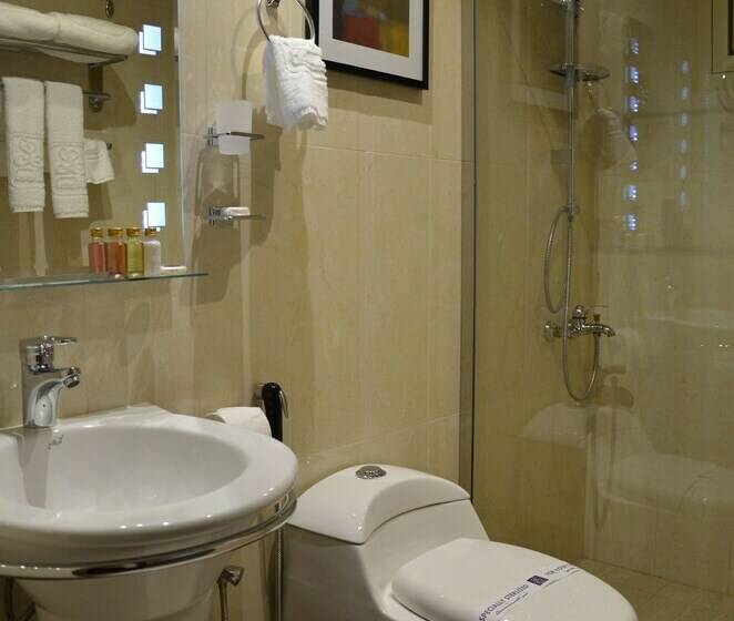 Camera Deluxe, Lavona