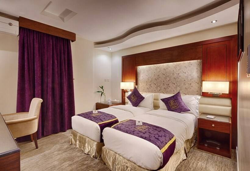 Camera Deluxe, Lavona