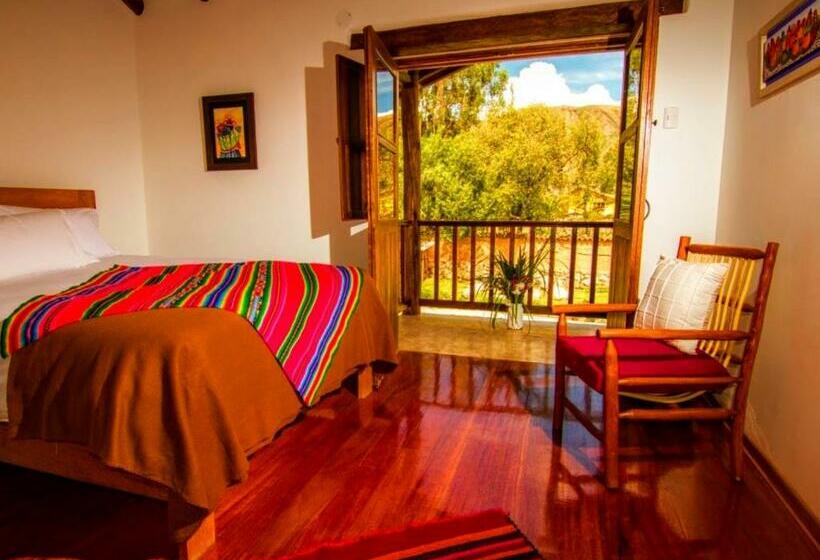 اتاق لوکس, Lizzy Wasi Urubamba