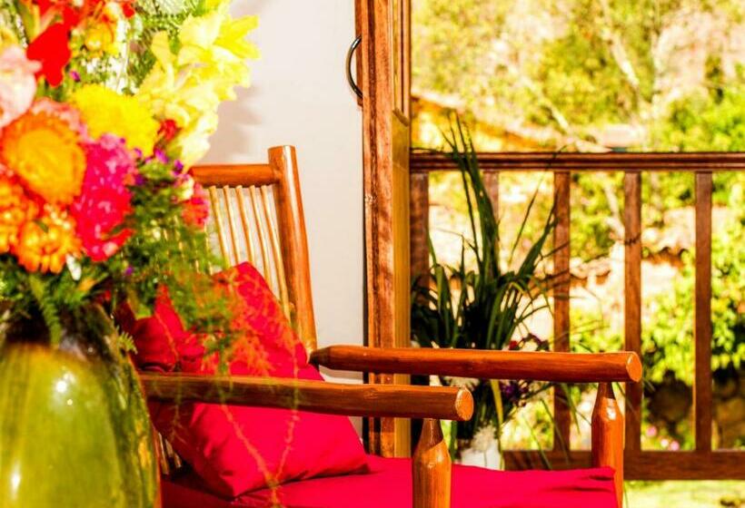 اتاق لوکس, Lizzy Wasi Urubamba