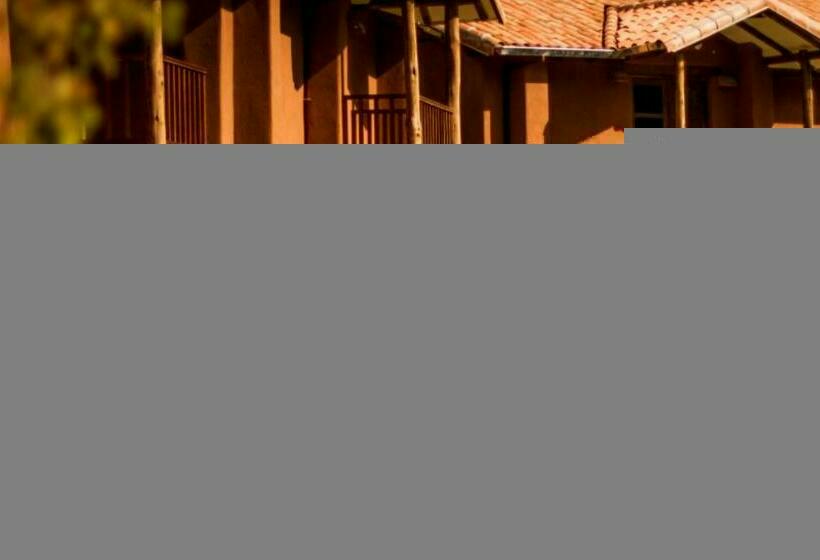 اتاق لوکس, Lizzy Wasi Urubamba