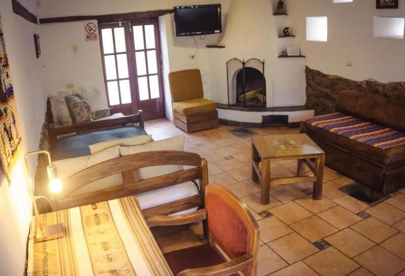سوییت دوبلکس, Lizzy Wasi Urubamba