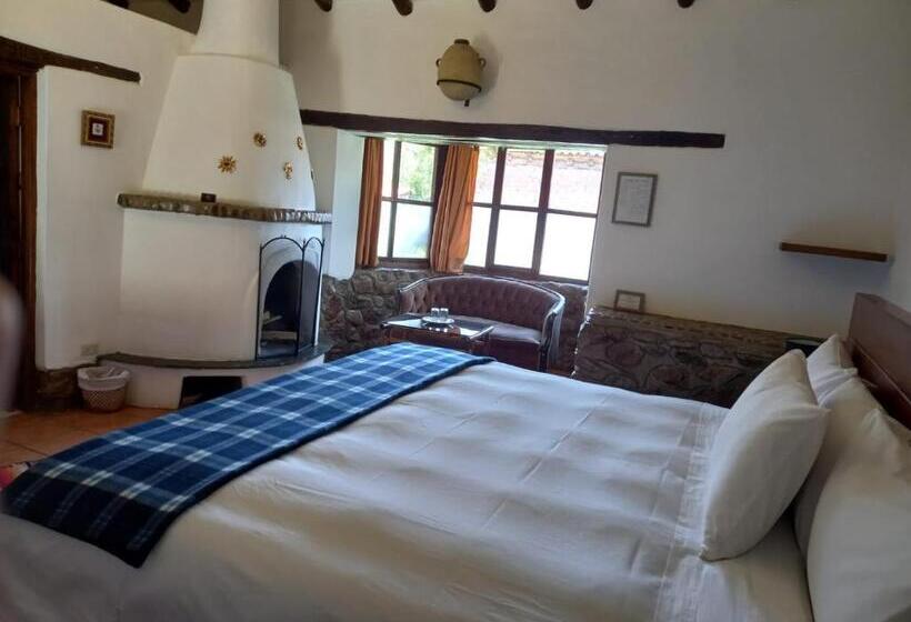 اتاق لوکس با تخت بزرگ, Lizzy Wasi Urubamba