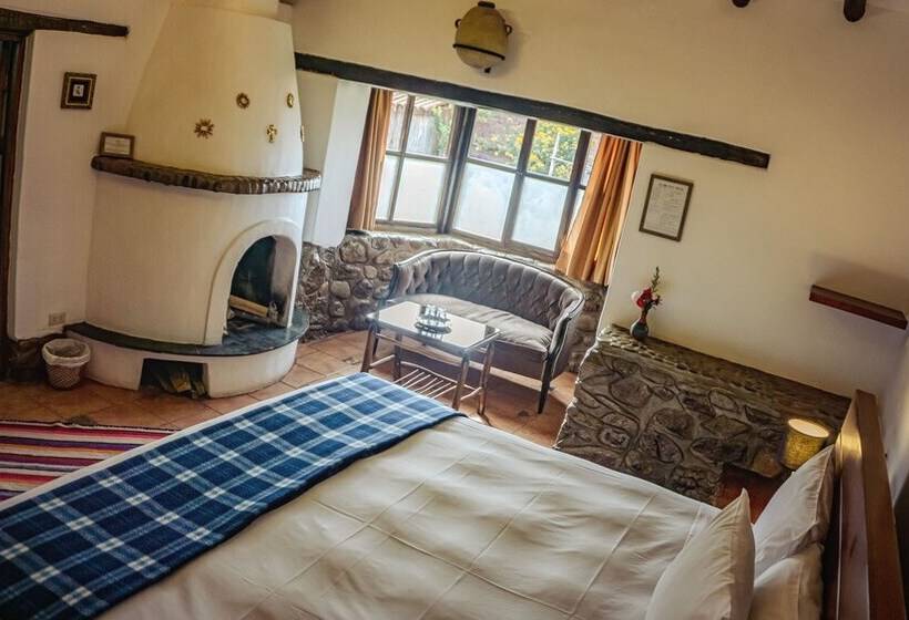 اتاق لوکس, Lizzy Wasi Urubamba