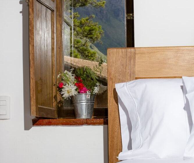 اتاق لوکس, Lizzy Wasi Urubamba