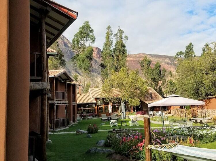 اتاق لوکس, Lizzy Wasi Urubamba