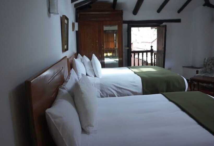 اتاق لوکس, Lizzy Wasi Urubamba