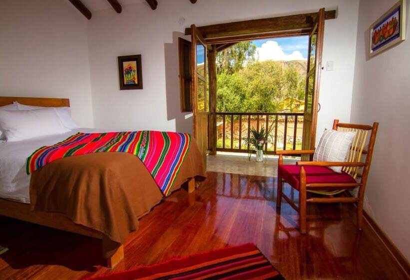 اتاق خانوادگی, Lizzy Wasi Urubamba