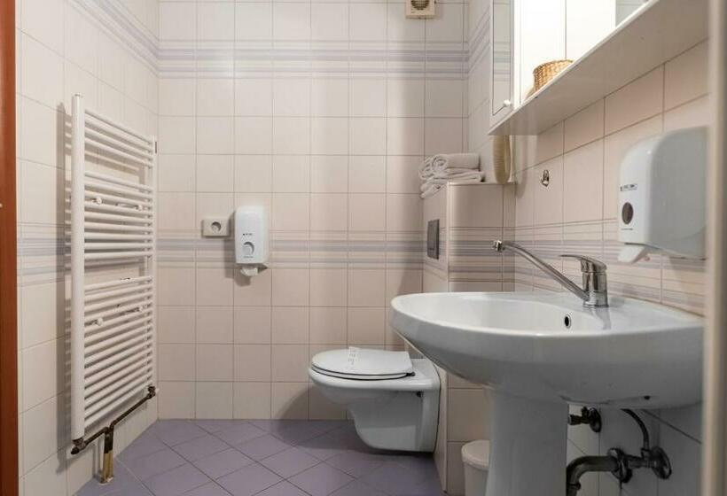 スタンダードルーム, Marinko