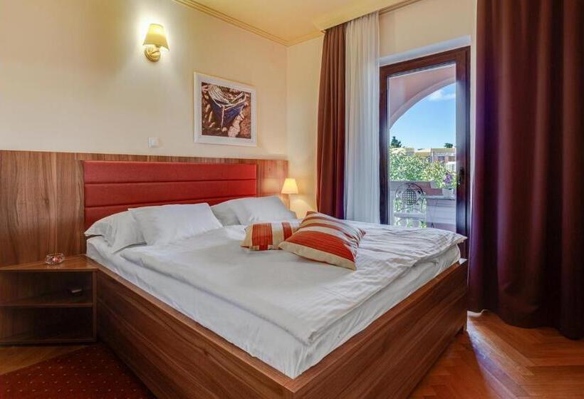 スタンダードルーム, Marinko