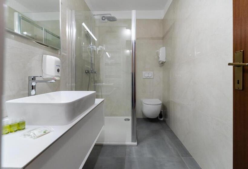 スタンダードルーム, Marinko