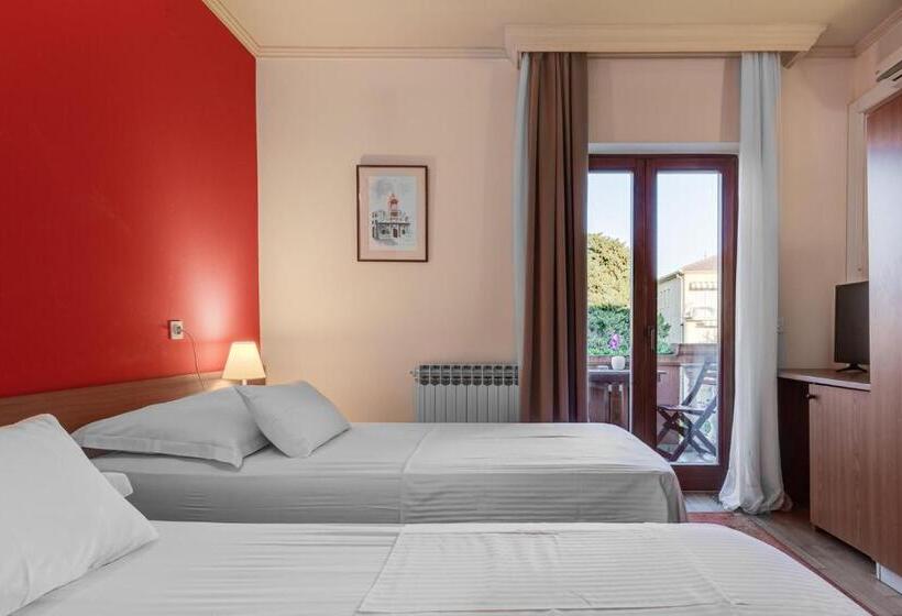 スタンダードルーム, Marinko