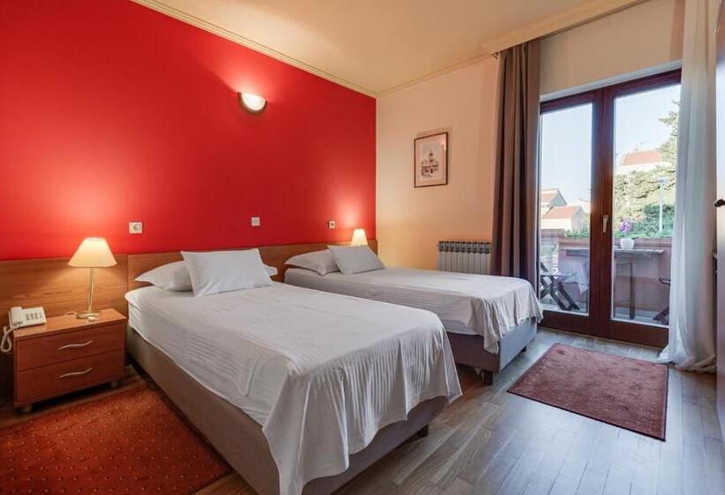 スタンダードルーム, Marinko