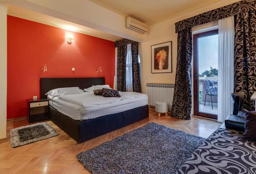 コンフォートルーム, Marinko