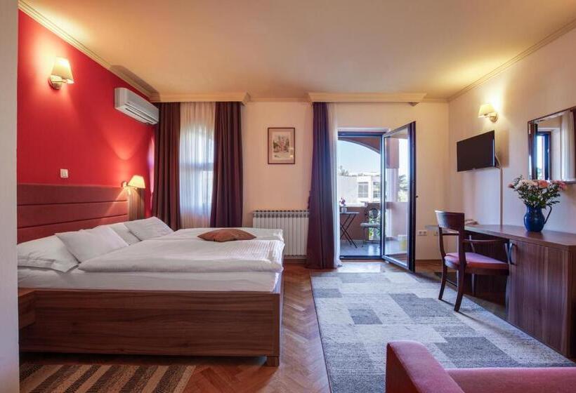 コンフォートルーム, Marinko