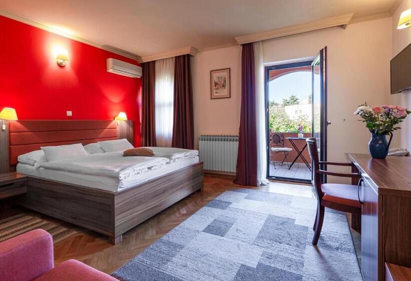 コンフォートルーム, Marinko