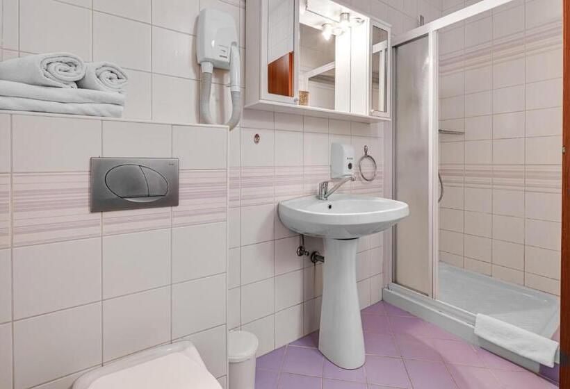 スタンダードプラスルーム, Marinko