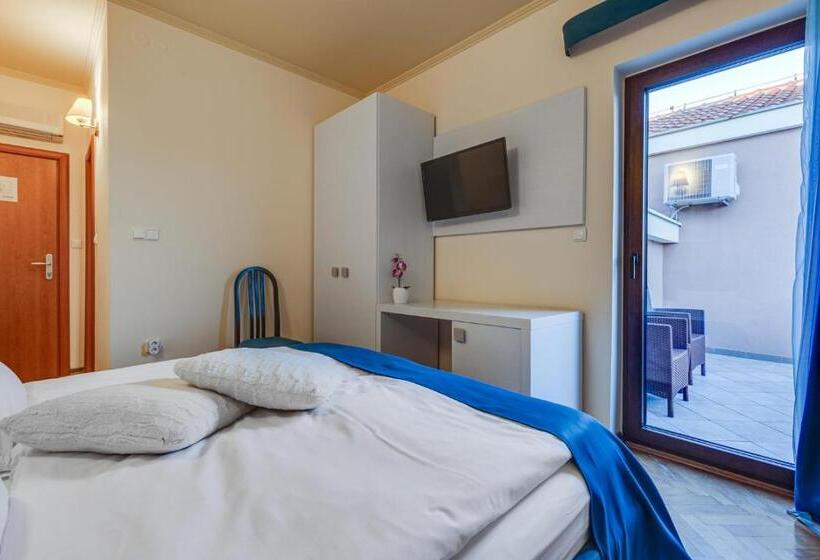 スタンダードプラスルーム, Marinko