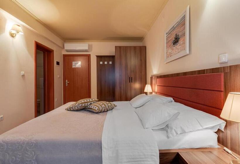 スタンダードプラスルーム, Marinko