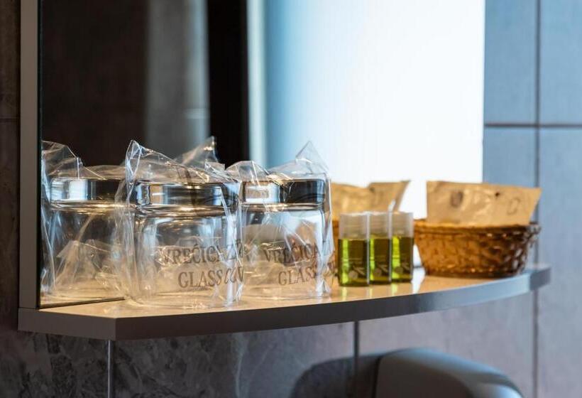 コンフォートトリプルルーム, Marinko