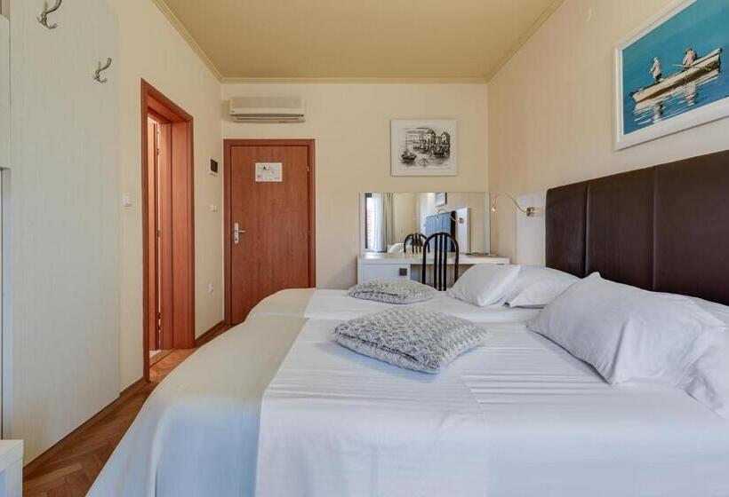 スタンダードルーム, Marinko